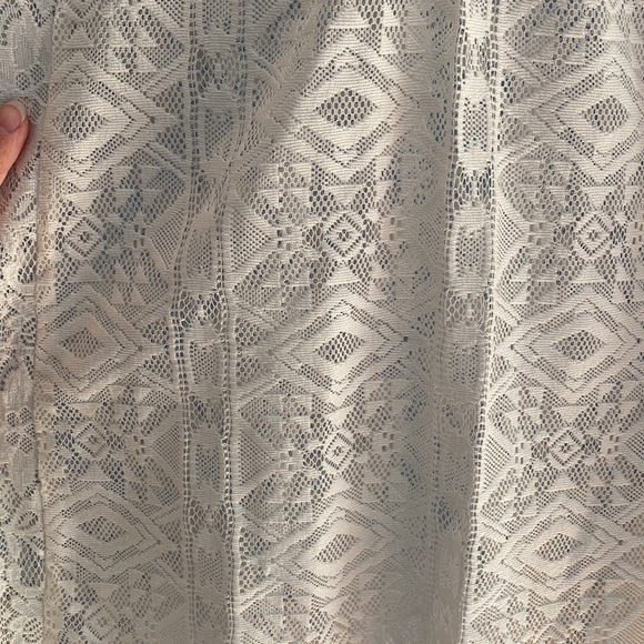 Xhilaration Women’s Cream Lace Blouse - Picture 5 of 7